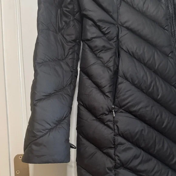 Patagonia Black Women's Puffer Jacket - Picture 9 of 16